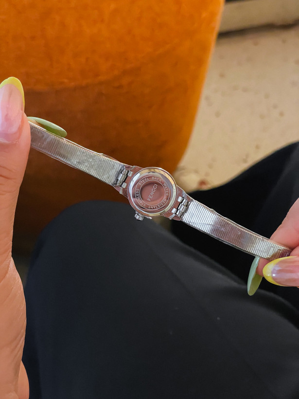 ساعت مشکی پینترستی فنسی