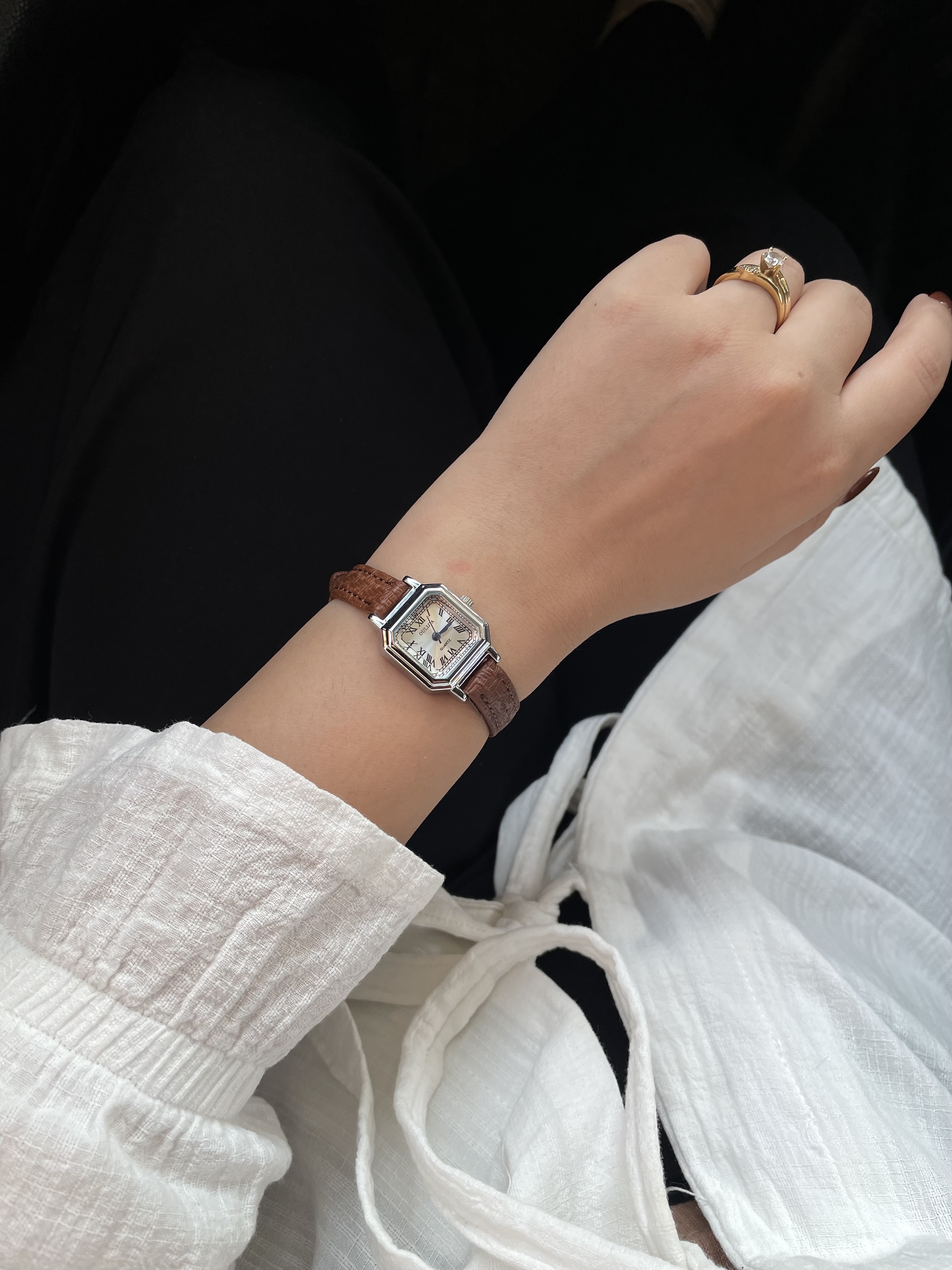 ساعت اولیجیا چرمی قهوه ای