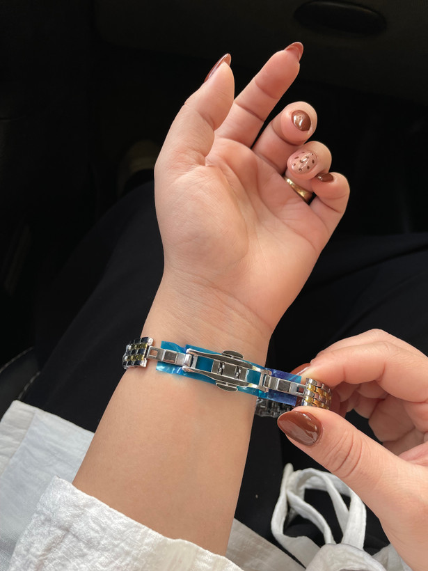 کارتیه زنانه دو رنگ صفحه طلایی